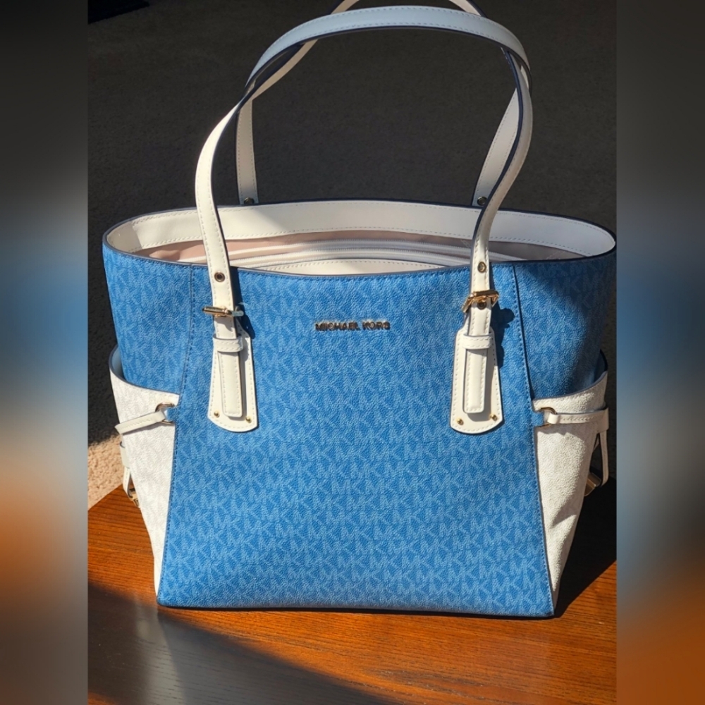 Michael Kors MK Voyager Colorblock East West Blue White Signature Tote Purse